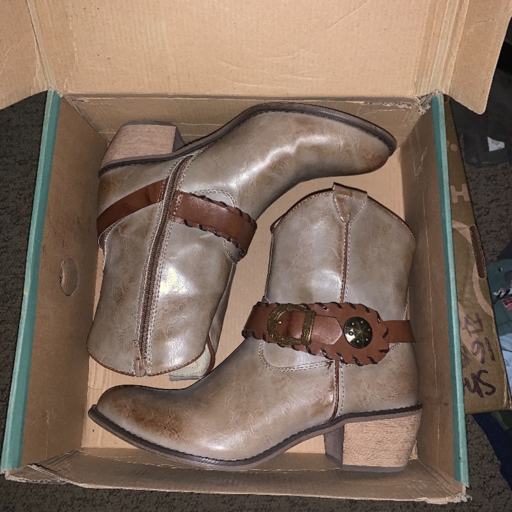 Boots - Picture 2 of 2